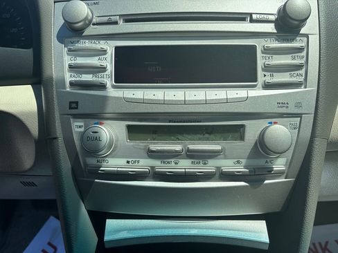 Used 2011 Toyota Camry XLE w/ XLE Extra-Value Pkg #2 FWD image 21