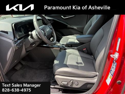 Certified 2025 Kia Niro EX FWD image 17
