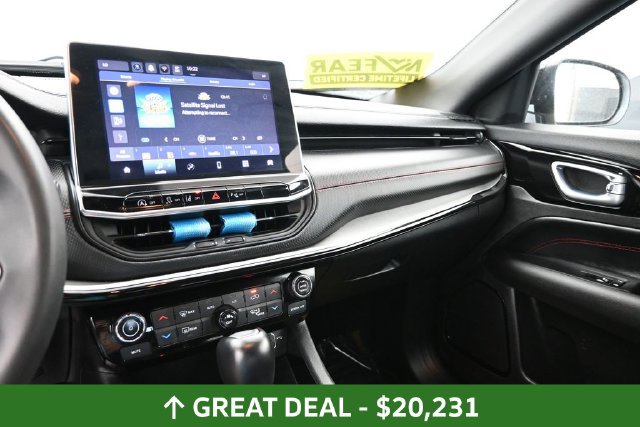 Used 2025 Jeep Compass Trailhawk AWD/4WD image 23
