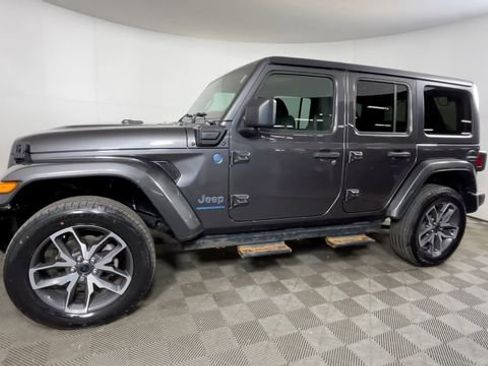 Used 2024 Jeep Wrangler Unlimited w/ Convenience Group AWD/4WD image 10