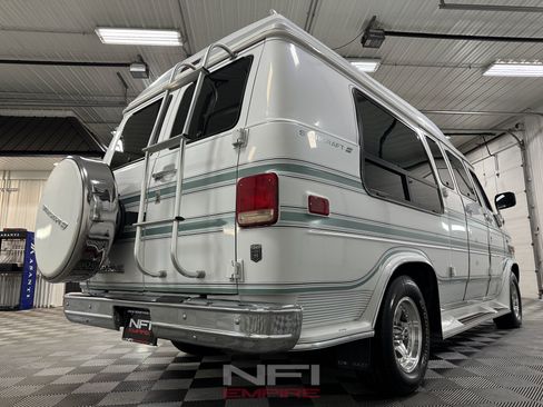 Used 1992 Chevrolet G20 RWD image 19