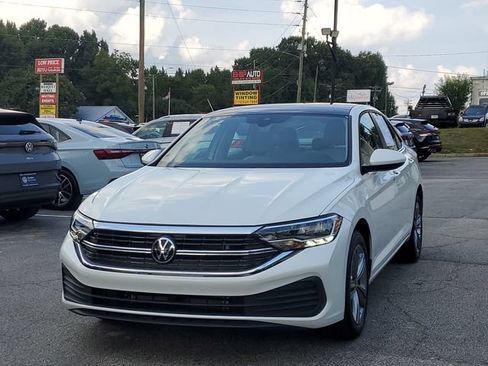 Certified 2024 Volkswagen Jetta SE FWD image 37