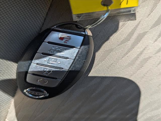 Used 2020 Nissan Rogue SV FWD image 39