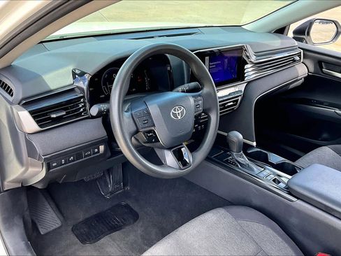 Used 2025 Toyota Camry LE FWD image 18