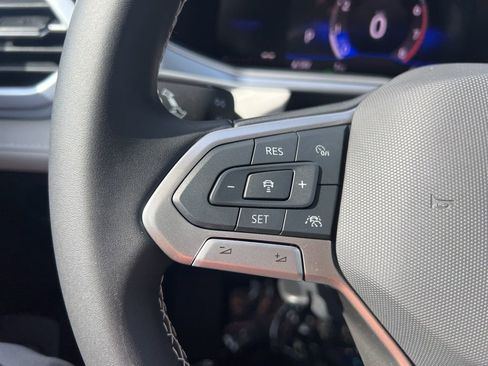 New 2025 Volkswagen Taos SE image 28