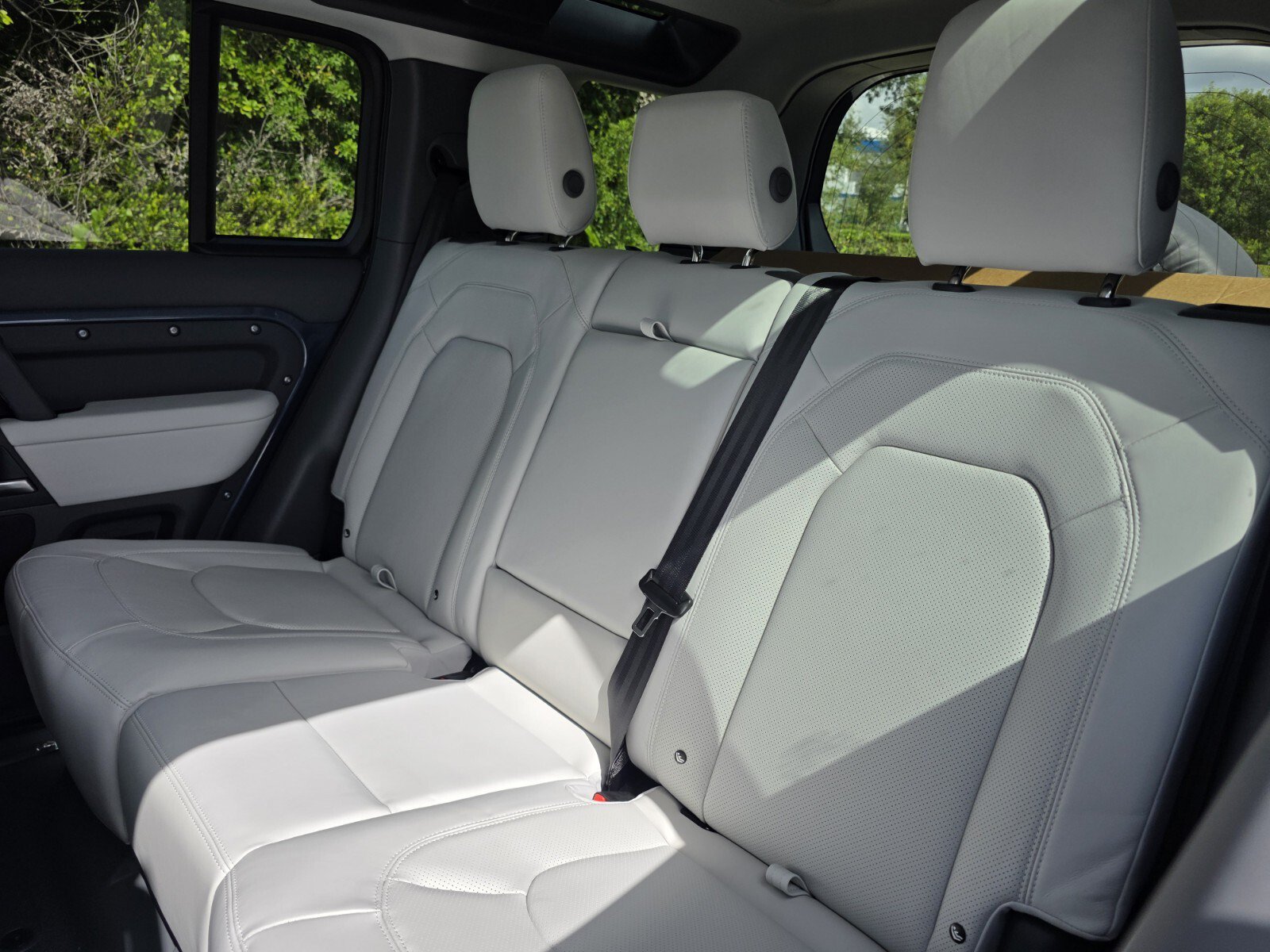New 2026 Land Rover Defender 110 X-Dynamic SE AWD/4WD image 13