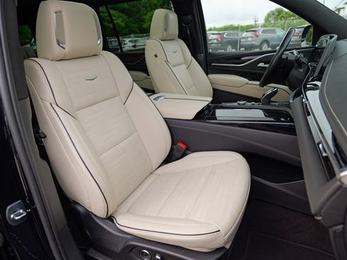 Used 2023 Cadillac Escalade ESV Sport w/ Touring Package AWD/4WD image 40