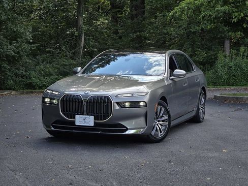 Used 2024 BMW i7 eDrive50 w/ Executive Package RWD image 1