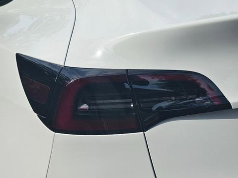 Used 2024 Tesla Model Y Long Range AWD/4WD image 25