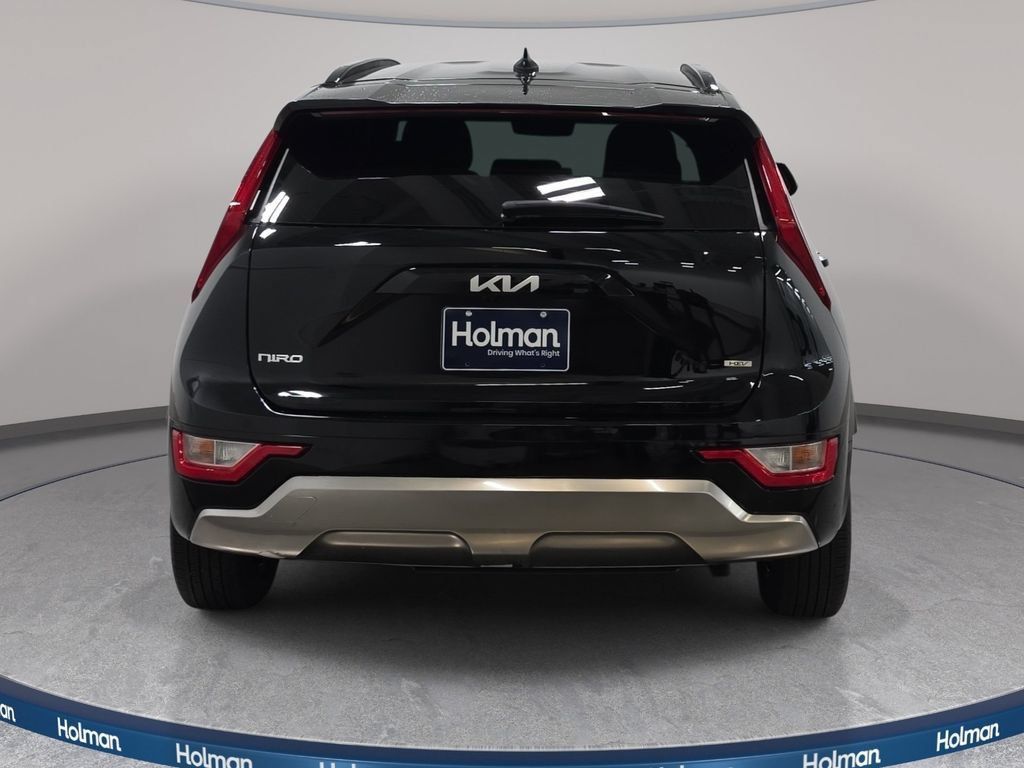 Used 2025 Kia Niro FWD image 7