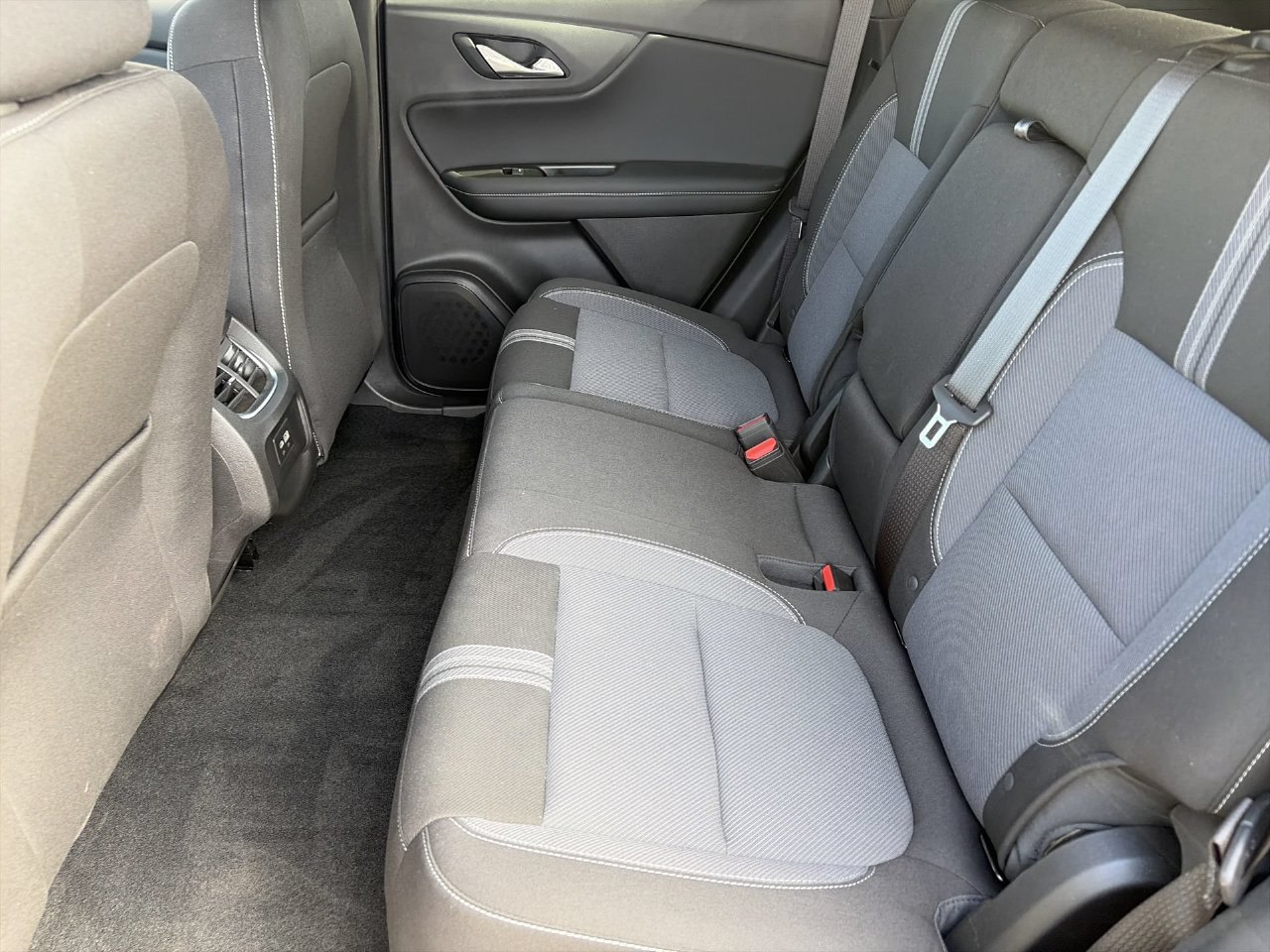 Used 2024 Chevrolet Blazer LT FWD image 16