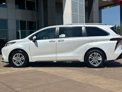 New 2026 Toyota Sienna Limited FWD image 7