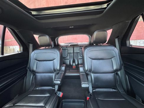 Used 2020 Ford Explorer XLT w/ Equipment Group 202A image 11