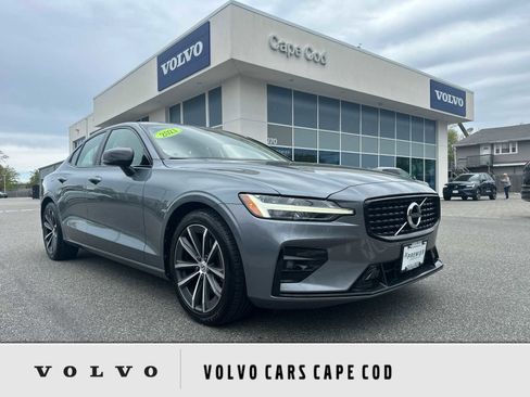 Used 2021 Volvo S60 T5 Momentum w/ Premium Package FWD image 1