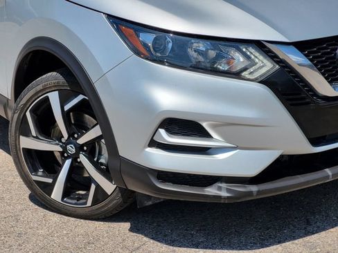 Used 2022 Nissan Rogue Sport SL AWD/4WD image 2