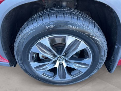 Used 2023 Toyota Highlander XLE image 14