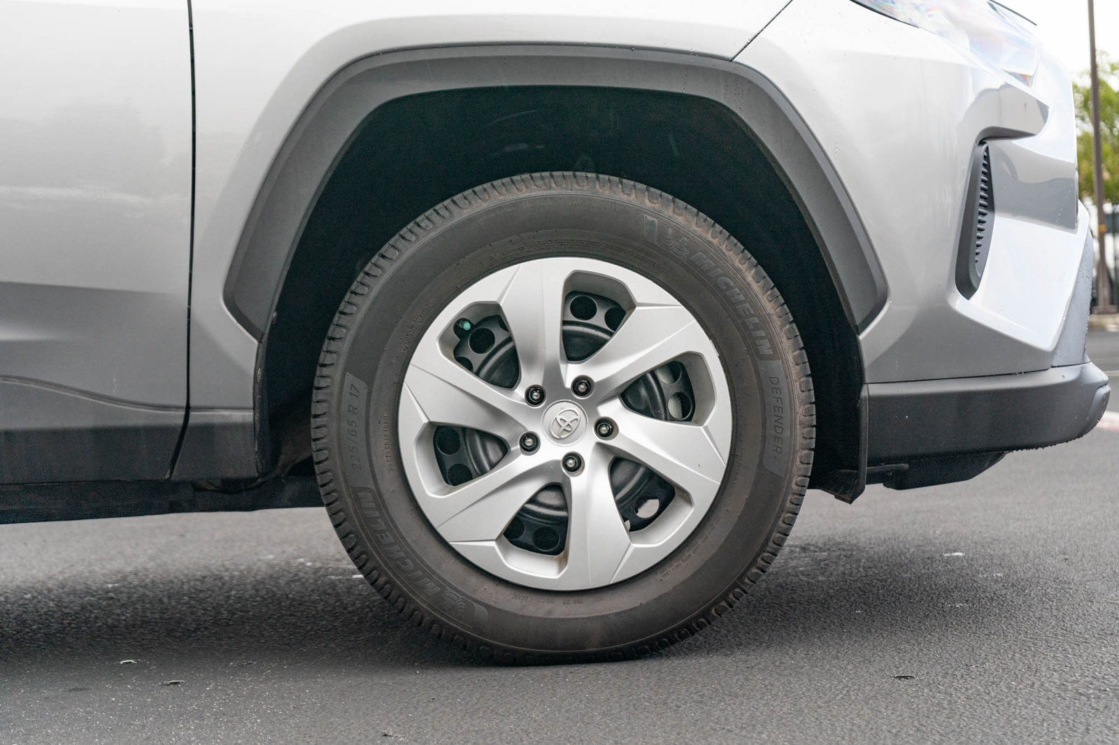 Certified 2021 Toyota RAV4 LE w/ Carpet Mat Package (TMS) AWD/4WD image 5