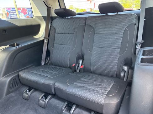 Used 2022 GMC Acadia SLE FWD image 10