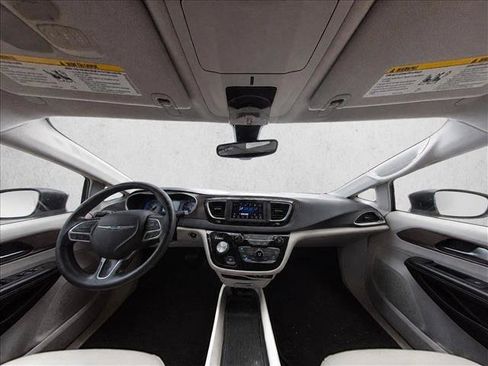 Used 2021 Chrysler Voyager Lxi FWD image 17