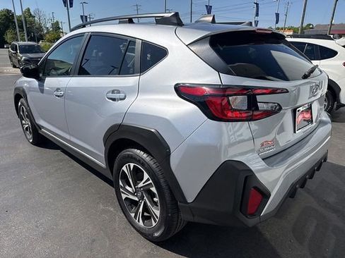 Used 2025 Subaru Crosstrek 2.0i Premium image 3