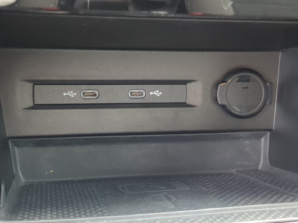Certified 2023 Volkswagen Taos SE w/ Panoramic Sunroof Package FWD image 24
