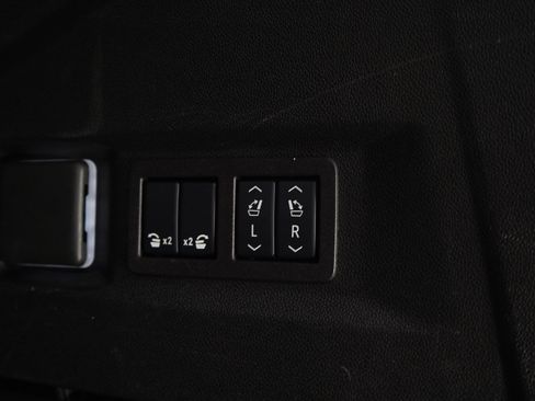 Used 2025 GMC Yukon Denali AWD/4WD image 23