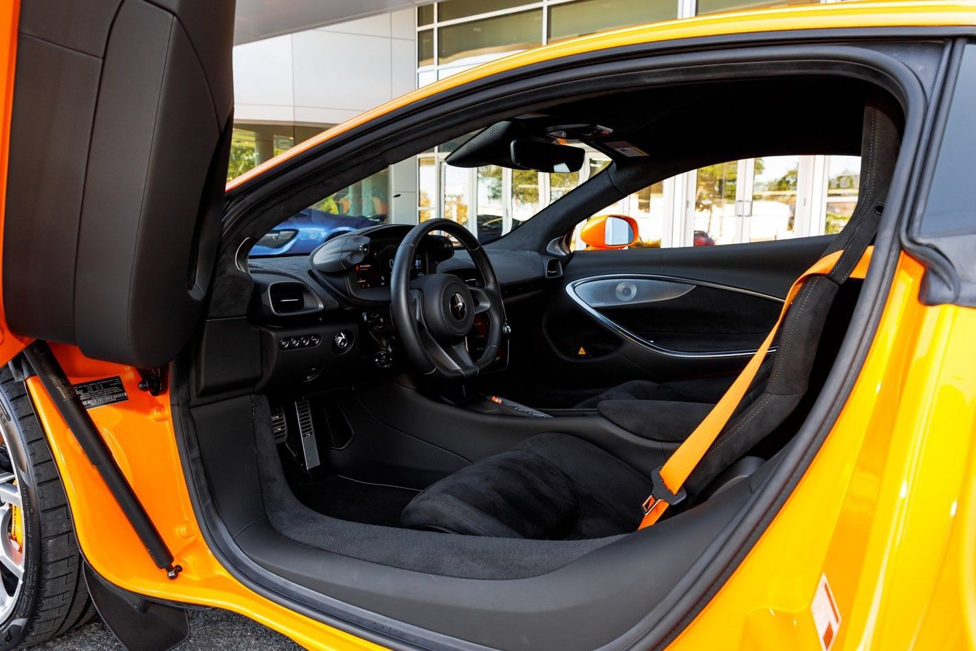 Used 2025 McLaren Artura RWD image 34