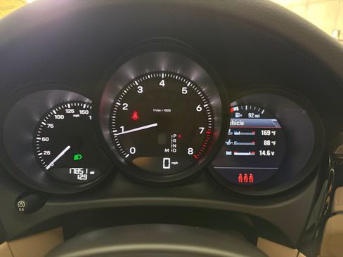Used 2023 Porsche Macan AWD/4WD image 6