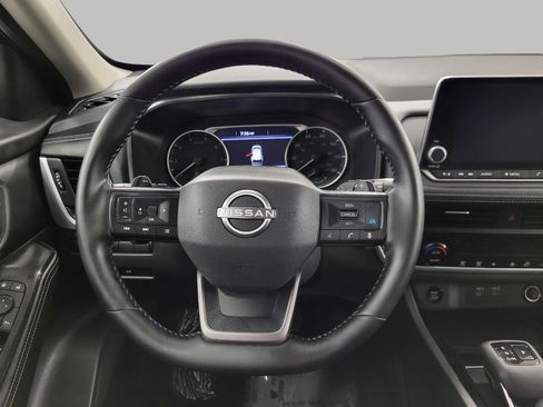 Used 2025 Nissan Rogue SV image 5