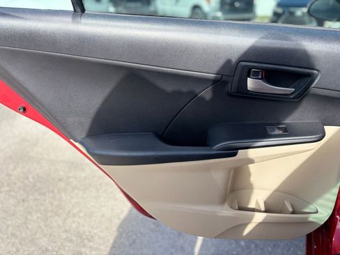 Used 2013 Toyota Camry L image 17