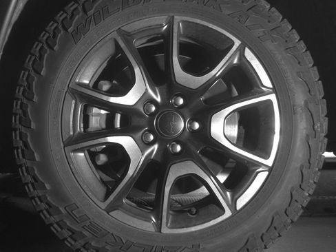 Used 2025 Jeep Compass Trailhawk AWD/4WD image 12