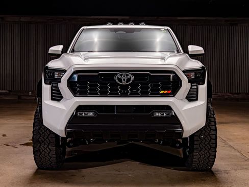 Used 2025 Toyota Tacoma TRD Off-Road image 2