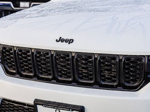 New 2025 Jeep Grand Cherokee Altitude image 6