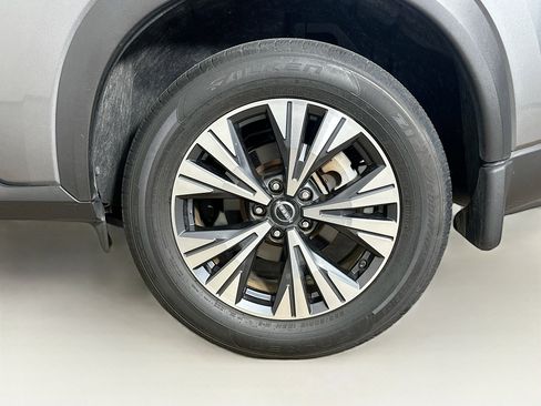 Used 2023 Nissan Rogue SV image 11