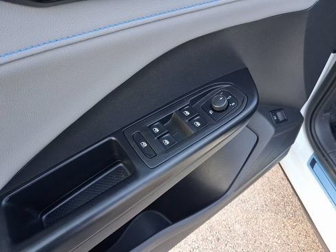 Certified 2024 Volkswagen Taos SE FWD image 17