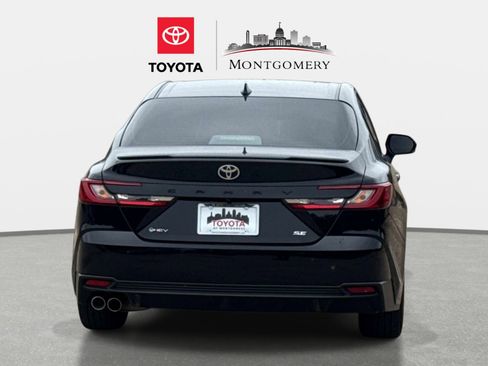 Used 2025 Toyota Camry SE FWD image 4