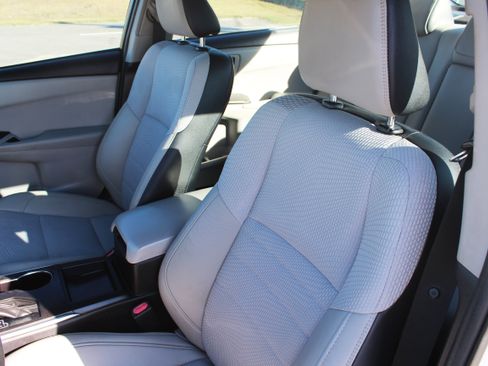 Used 2017 Toyota Camry SE w/ Moonroof Package image 27