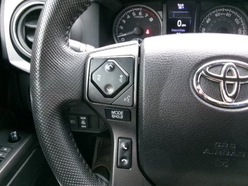 Used 2021 Toyota Tacoma TRD Sport w/ Technology Package image 21