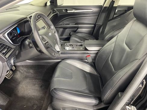 Used 2018 Ford Fusion Titanium FWD image 2