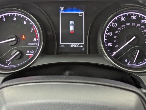 Used 2021 Toyota Camry SE image 19