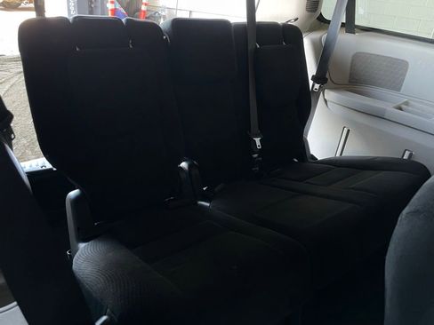 Used 2017 Dodge Grand Caravan SE image 25