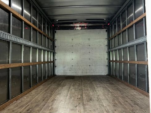 Used 2024 Ford E-450 and Econoline 450 Super Duty w/ Power Windows & Locks Group RWD image 21