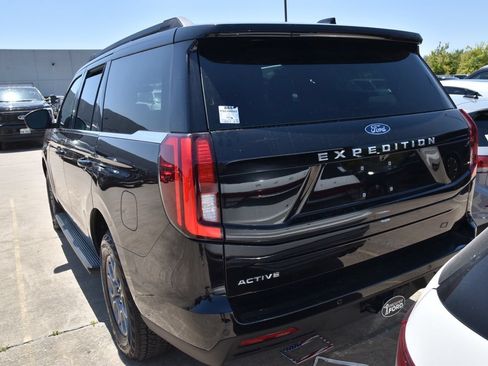 Used 2025 Ford Expedition Active AWD/4WD image 6