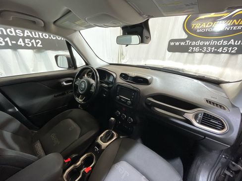 Used 2017 Jeep Renegade Latitude w/ Cold Weather Group AWD/4WD image 29