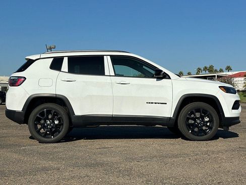New 2026 Jeep Compass Latitude image 3