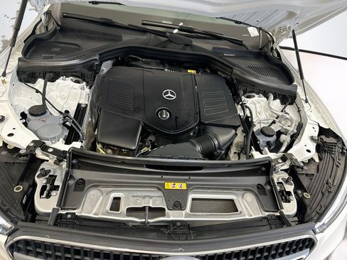 Used 2025 Mercedes-Benz GLC 300 4MATIC image 35