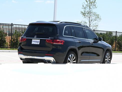 Used 2022 Mercedes-Benz GLB 250 4MATIC image 9