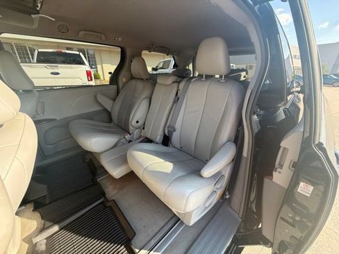 Used 2012 Toyota Sienna XLE FWD image 12
