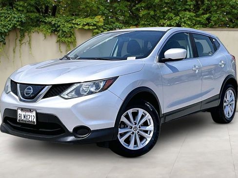Used 2019 Nissan Rogue Sport S w/ Appearance Package FWD image 3