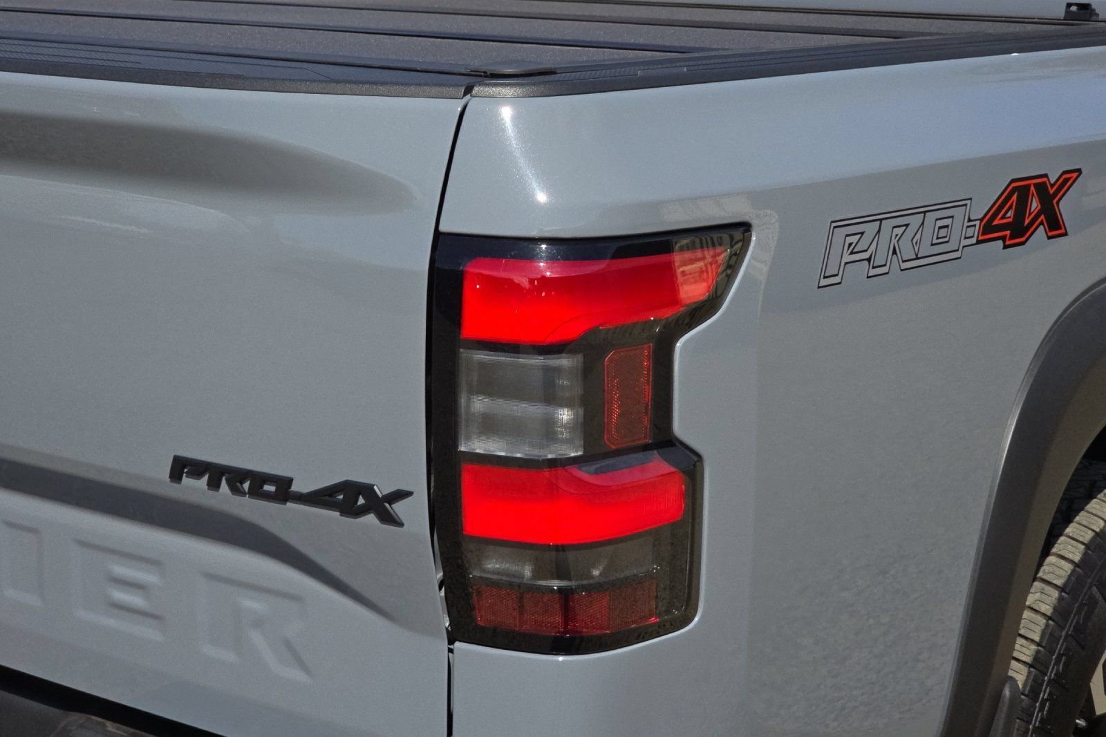 Used 2024 Nissan Frontier PRO-4X w/ Technology Package AWD/4WD image 23